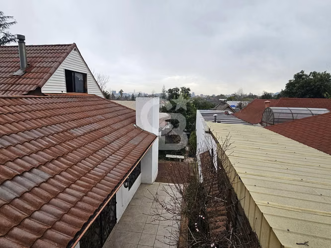 Casa con gran potencial, amplio jardín y vista despejada. - Imagen 17
