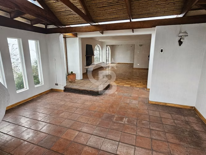 Casa con gran potencial, amplio jardín y vista despejada. - Imagen 6