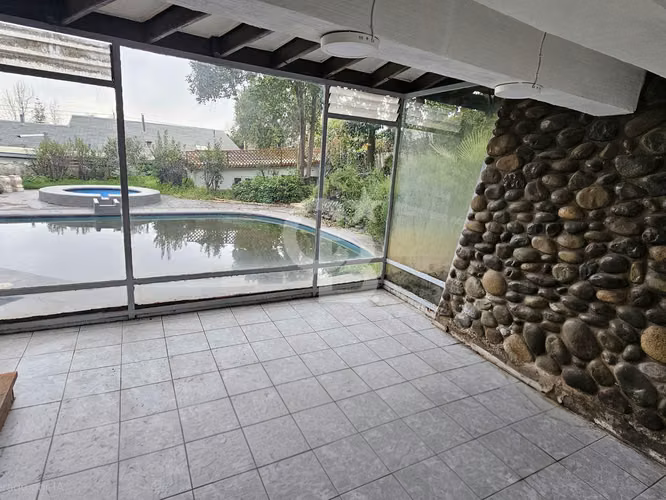 Casa con gran potencial, amplio jardín y vista despejada. - Imagen 15
