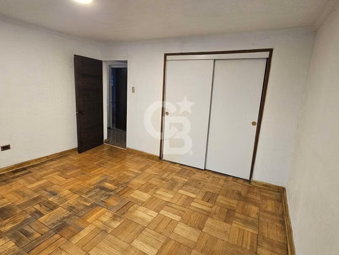 Casa con gran potencial, amplio jardín y vista despejada. - Imagen 7