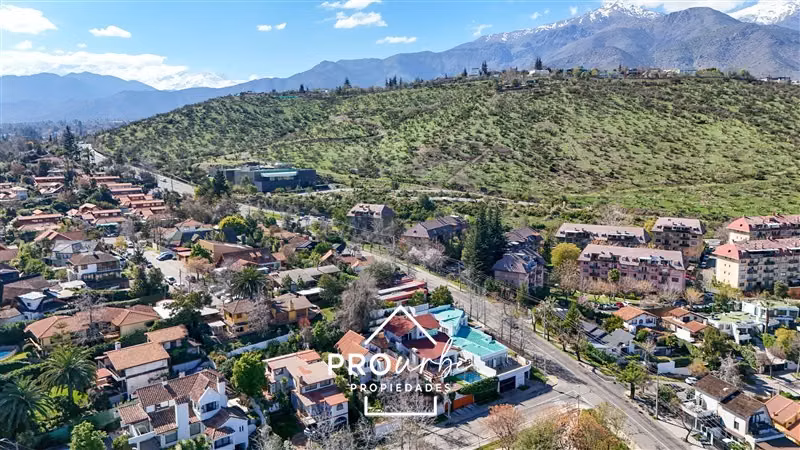 Casa en Los Dominicos con vista panorámica a la ciudad - Imagen 10