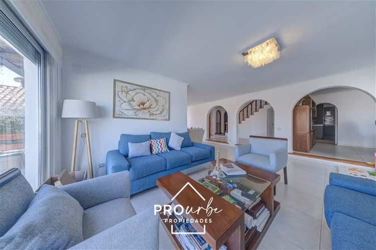Casa en Los Dominicos con vista panorámica a la ciudad - Imagen 5