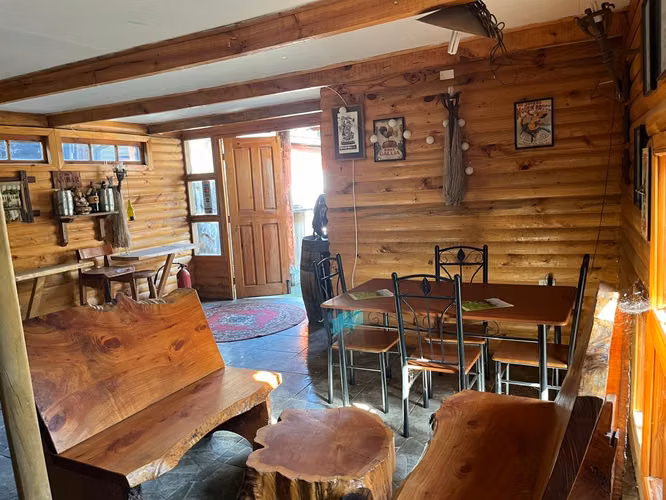 VENTA DE COMPLEJO DE CABAÑAS CON PISCINA Y CERVECERÍA ARTESANAL PRECORDILLERA STA BARBARA