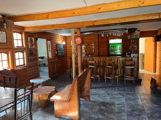 VENTA DE COMPLEJO DE CABAÑAS CON PISCINA Y CERVECERÍA ARTESANAL PRECORDILLERA STA BARBARA