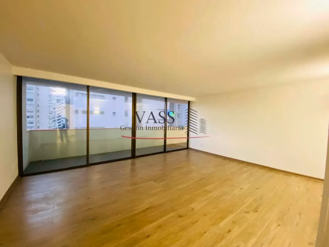 Vass Arrienda Amplio Departamento De 275 M2 En Los Ponientes
