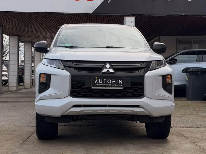 NUEVO INGRESO!! MITSUBISHI L200 MECANICA 4X2 AÑO 2022 KM