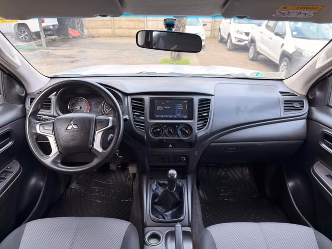 NUEVO INGRESO!! MITSUBISHI L200 MECANICA 4X2 AÑO 2022 KM