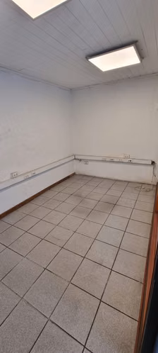 OPORTUNIDAD PROPIEDAD COMERCIAL CON OFICINAS Y TALLER - Imagen 11