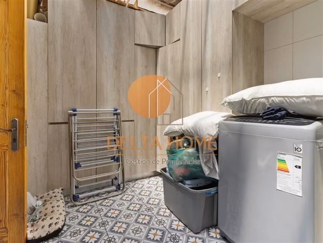 Moderna casa con piscina en exclusivo condominio. La Reina