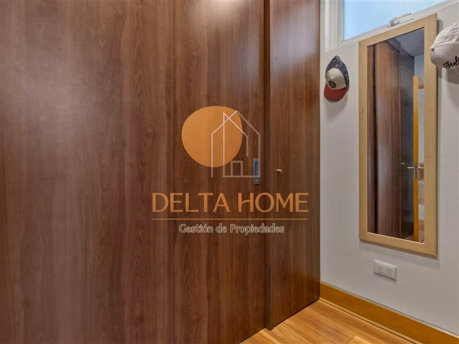 Moderna casa con piscina en exclusivo condominio. La Reina