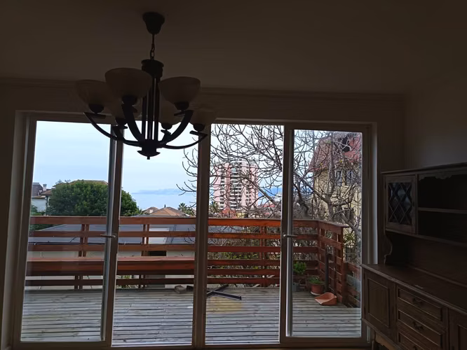 Venta de espectacular casa con vista al mar en sector residencial Recreo
