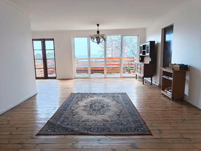 Venta de espectacular casa con vista al mar en sector residencial Recreo