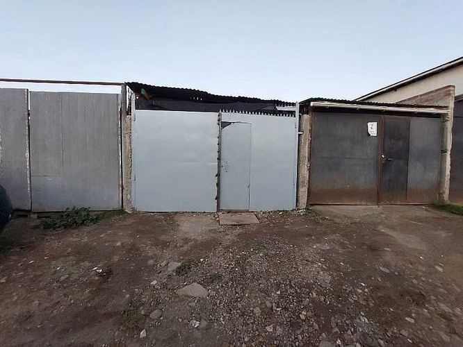 CASA DE 2 NIVELES LOS ESPINOS CON LAS ARAUCARIAS M