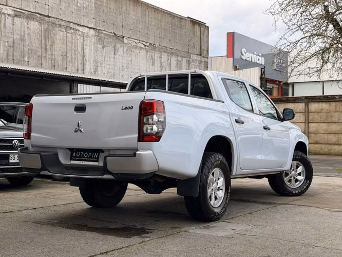 MITSUBISHI L200 WORK 2022 - Imagen 4