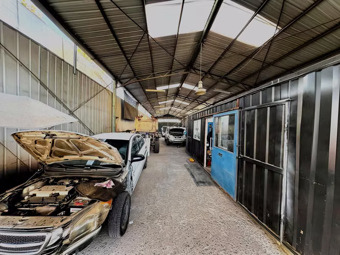 Comercial Taller Mecánico Con Galpón En Plena Av. Salesianos - Imagen 2