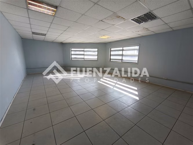 Local comercial 2 pisos - 104m2 - 1 baño - Calle Carmen