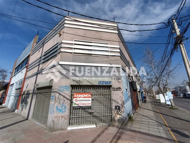 Local comercial 2 pisos - 104m2 - 1 baño - Calle Carmen
