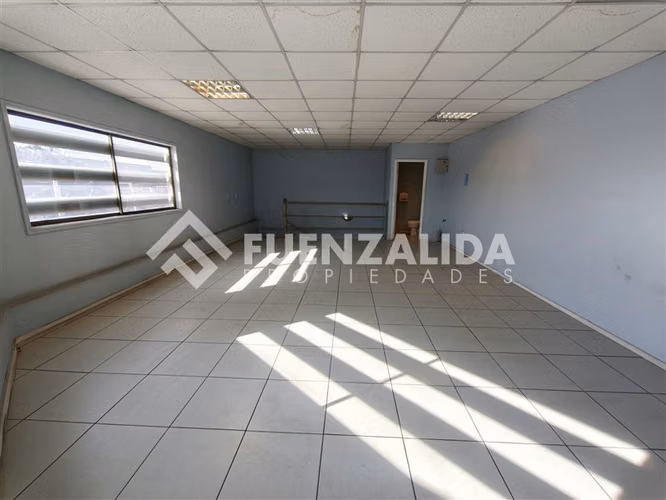 Local comercial 2 pisos - 104m2 - 1 baño - Calle Carmen