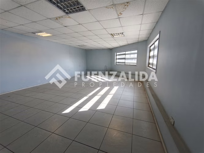 Local comercial 2 pisos - 104m2 - 1 baño - Calle Carmen