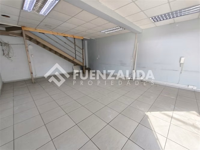 Local comercial 2 pisos - 104m2 - 1 baño - Calle Carmen