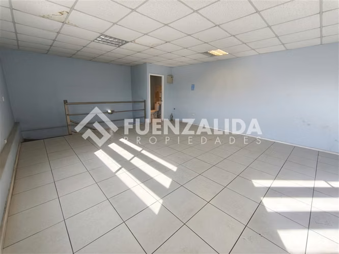 Local comercial 2 pisos - 104m2 - 1 baño - Calle Carmen