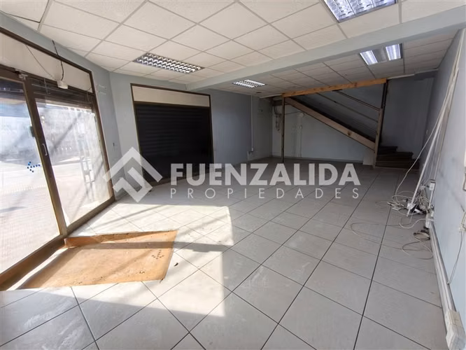 Local comercial 2 pisos - 104m2 - 1 baño - Calle Carmen