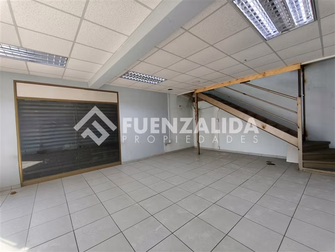 Local comercial 2 pisos - 104m2 - 1 baño - Calle Carmen