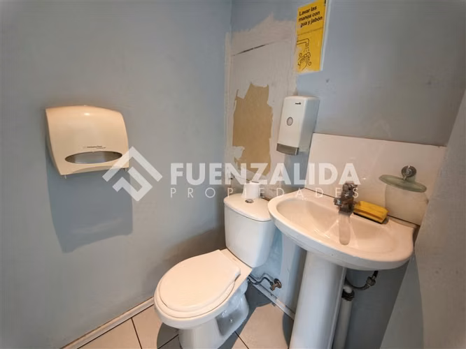 Local comercial 2 pisos - 104m2 - 1 baño - Calle Carmen