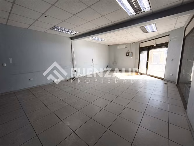 Local comercial 2 pisos - 104m2 - 1 baño - Calle Carmen