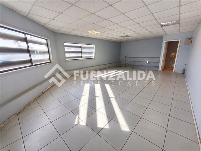 Local comercial 2 pisos - 104m2 - 1 baño - Calle Carmen