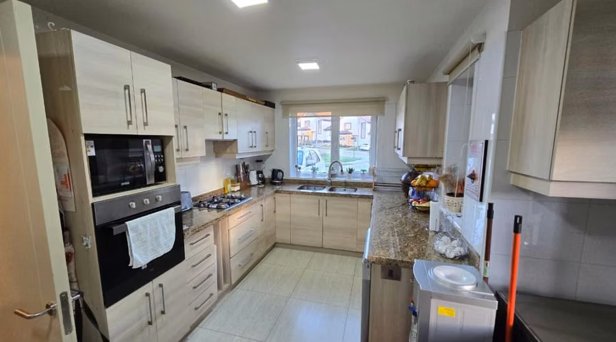 Vendemos Maravillosa Casa Con Piscina Y Quincho Puertas Del Sol Temuco. - Imagen 6