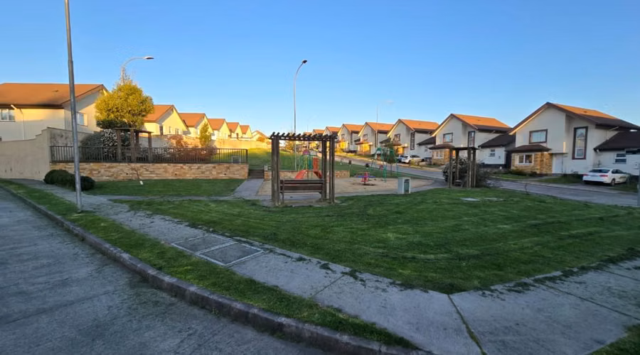 Vendemos Maravillosa Casa Con Piscina Y Quincho Puertas Del Sol Temuco. - Imagen 7
