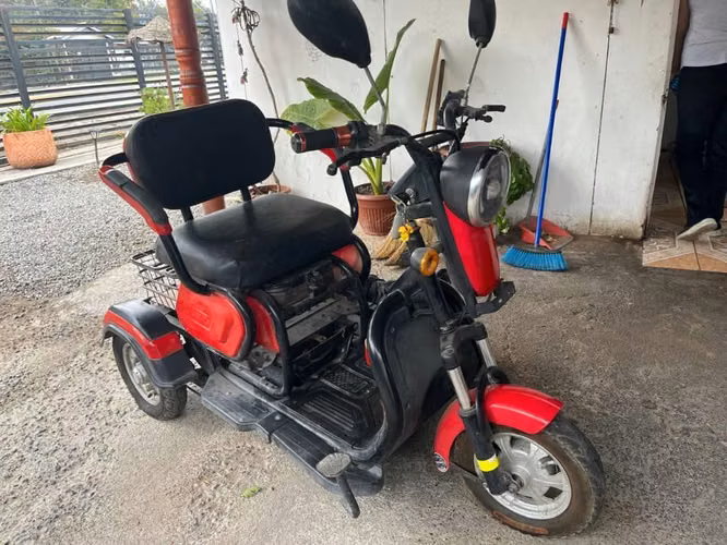 Moto electrica especial tercera edad