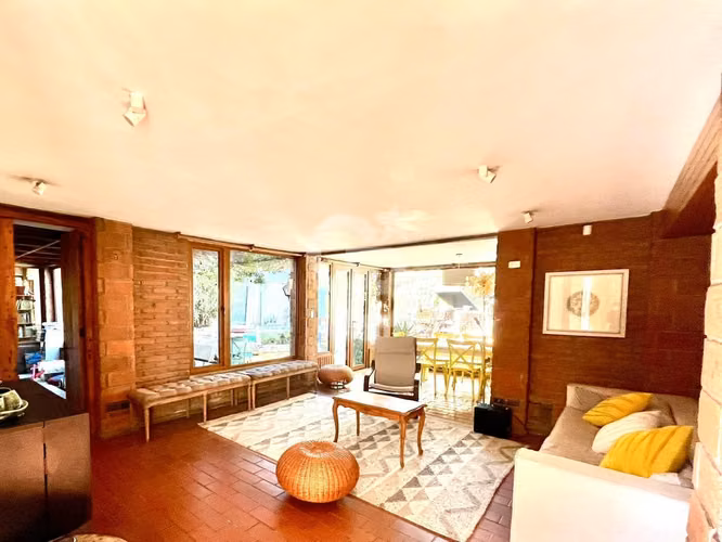 Casa en La Reina: Exquisito Entorno y Comodidad Total