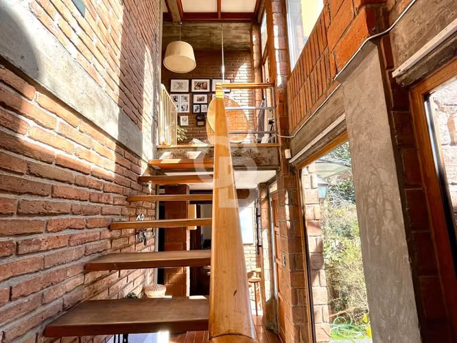 Casa en La Reina: Exquisito Entorno y Comodidad Total