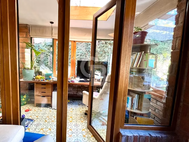 Casa en La Reina: Exquisito Entorno y Comodidad Total