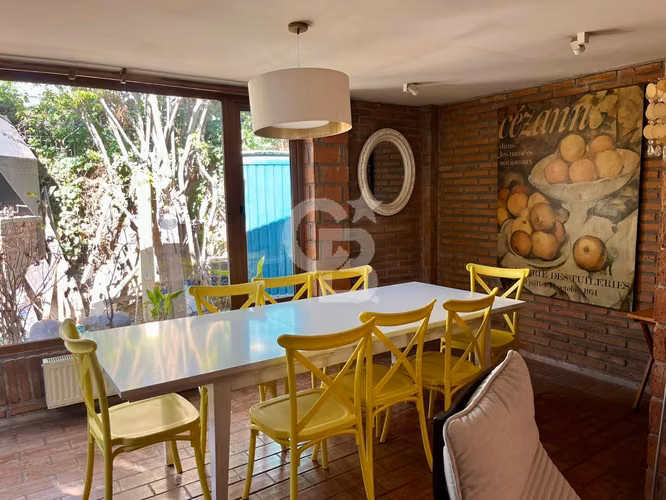 Casa en La Reina: Exquisito Entorno y Comodidad Total