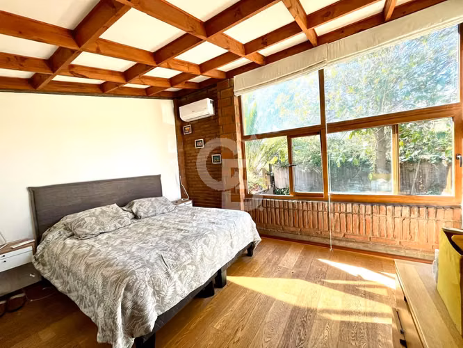 Casa en La Reina: Exquisito Entorno y Comodidad Total
