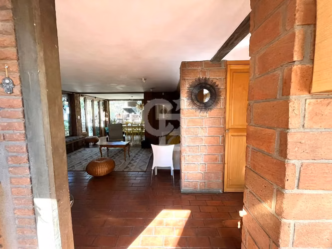 Casa en La Reina: Exquisito Entorno y Comodidad Total