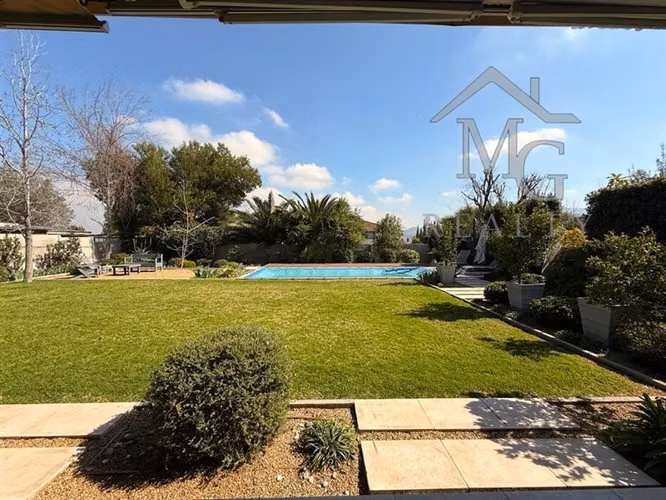 Casa en venta de 5 dorm. en Los Bosques Piedra Roja Colina