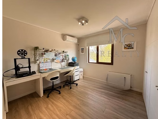 Casa en venta de 5 dorm. en Los Bosques Piedra Roja Colina