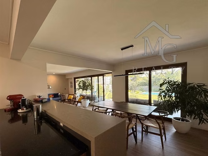 Casa en venta de 5 dorm. en Los Bosques Piedra Roja Colina