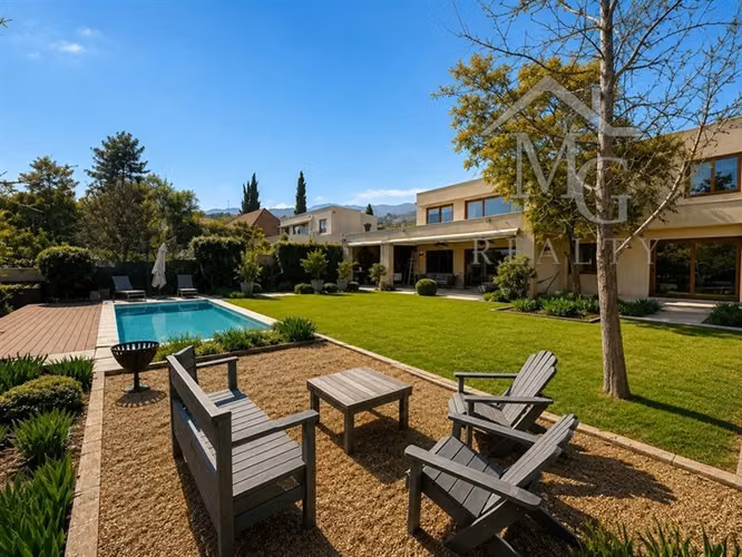 Casa en venta de 5 dorm. en Los Bosques Piedra Roja Colina