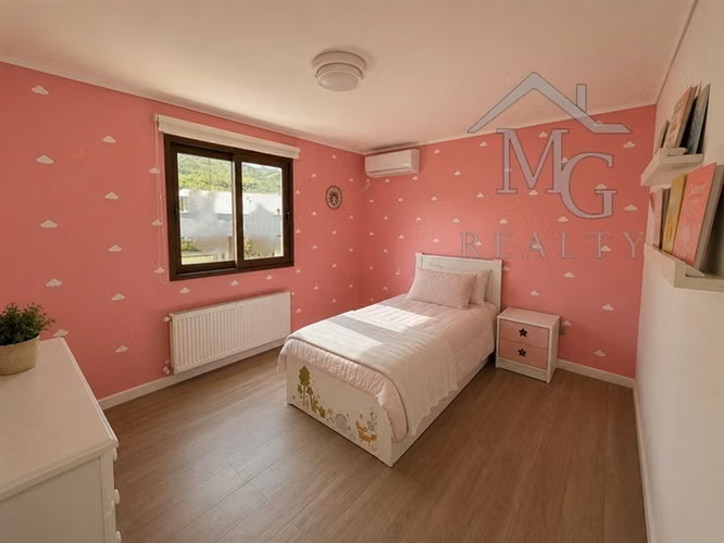 Casa en venta de 5 dorm. en Los Bosques Piedra Roja Colina