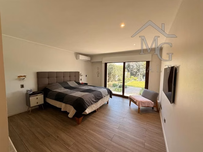 Casa en venta de 5 dorm. en Los Bosques Piedra Roja Colina