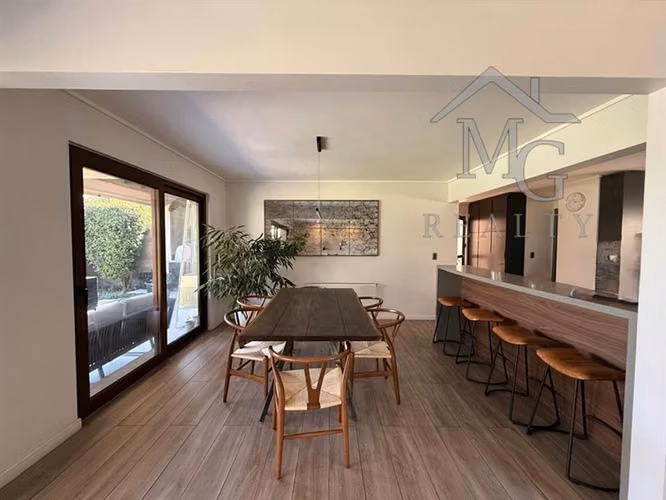 Casa en venta de 5 dorm. en Los Bosques Piedra Roja Colina