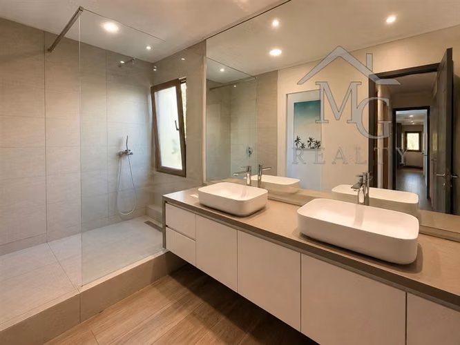 Casa en venta de 5 dorm. en Los Bosques Piedra Roja Colina