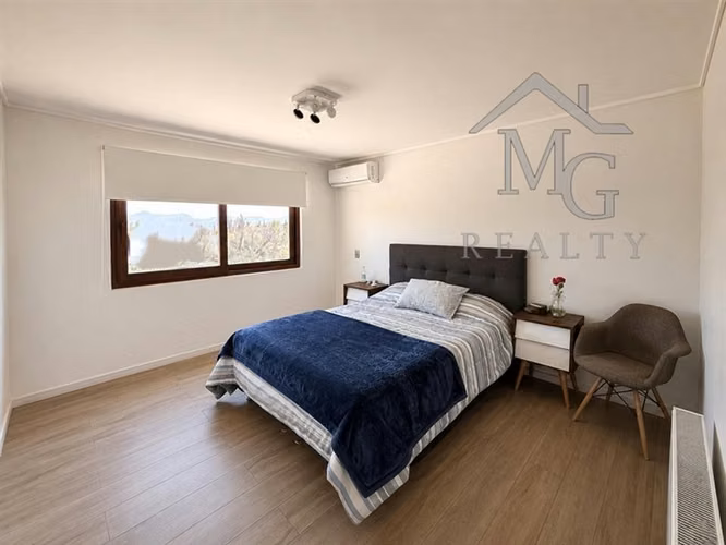 Casa en venta de 5 dorm. en Los Bosques Piedra Roja Colina