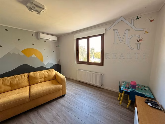 Casa en venta de 5 dorm. en Los Bosques Piedra Roja Colina