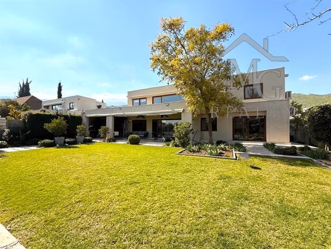 Casa en venta de 5 dorm. en Los Bosques Piedra Roja Colina